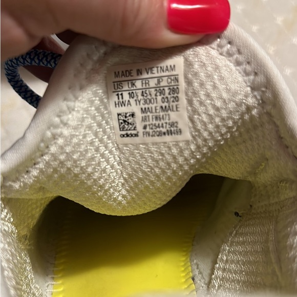 Men’s Adidas size 11 athletic shoes - Picture 3 of 3